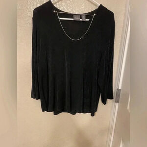 Traveler’s by Chico’s pearl silver v neck Size 3P Blouse Tunic